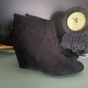 Black suede wedge sz 9